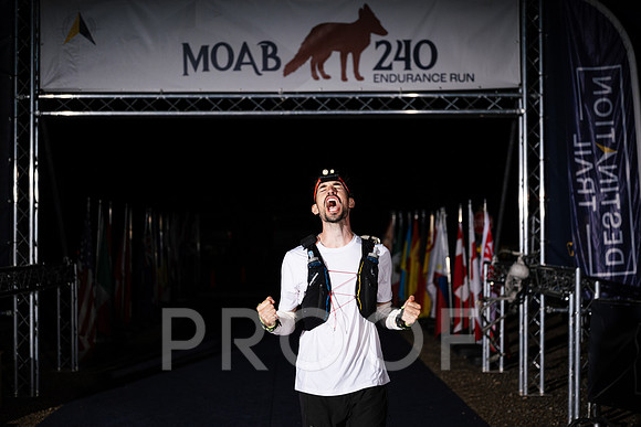 AW_M25-7833