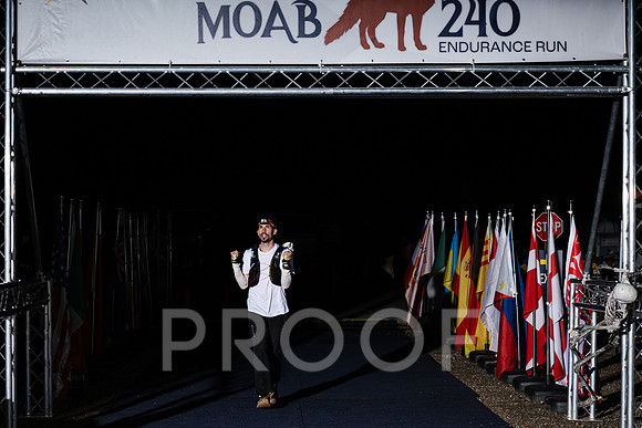 AW_M25-7826